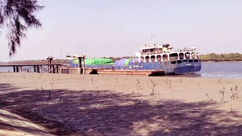 ইয়াঙ্গুন থেকে টেকনাফে পণ্য আমদানি বন্ধ